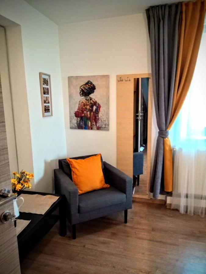 Central Guesthouse (Adults Only) Bucarest Exterior foto