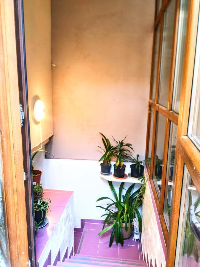 Central Guesthouse (Adults Only) Bucarest Exterior foto