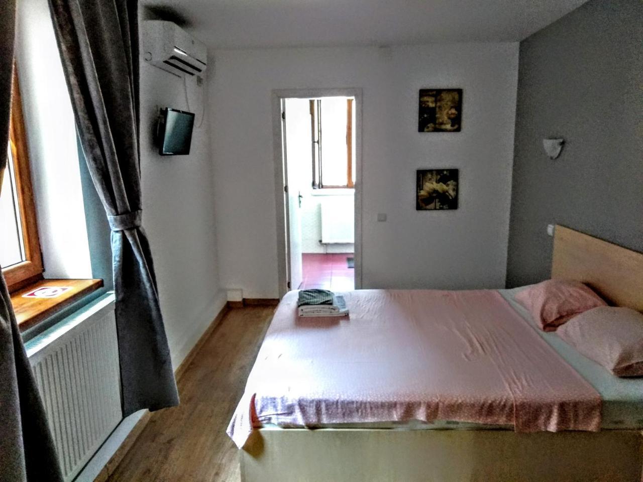 Central Guesthouse (Adults Only) Bucarest Exterior foto