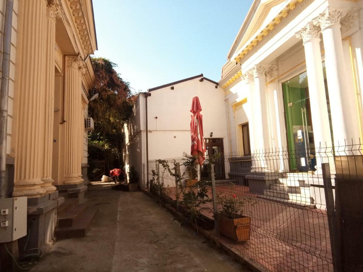 Central Guesthouse (Adults Only) Bucarest Exterior foto